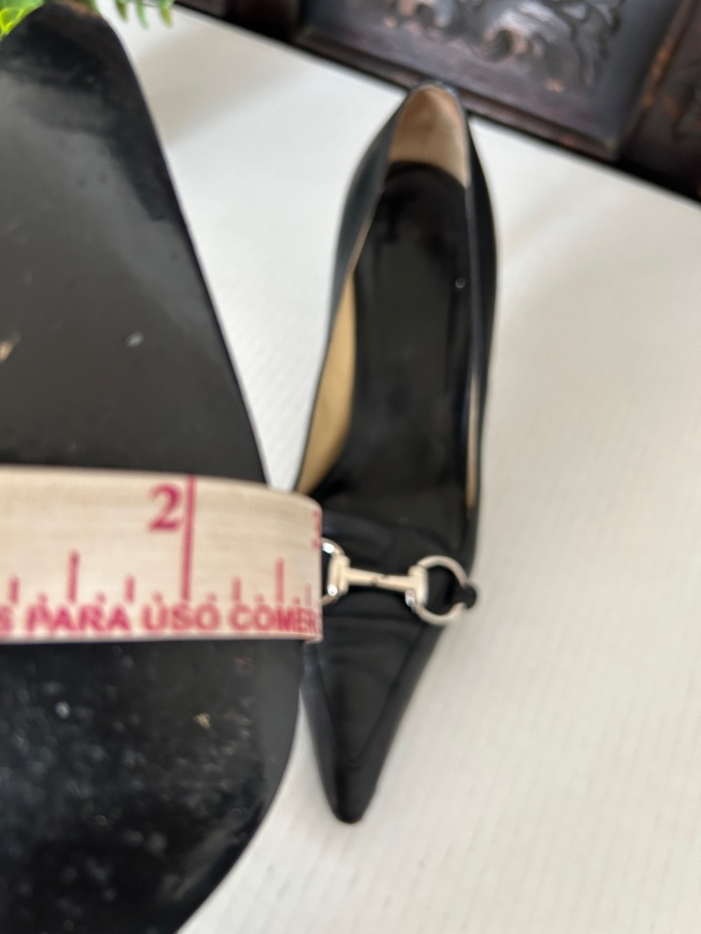 Gucci Black Leather Pointed-Toe Pumps with Silver Horsebit - Picture 12 of 12